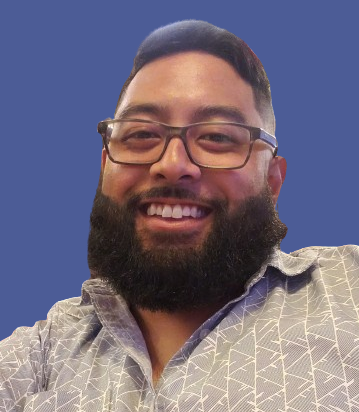 Picture of Jonathan Cruz smiling with glasses.
